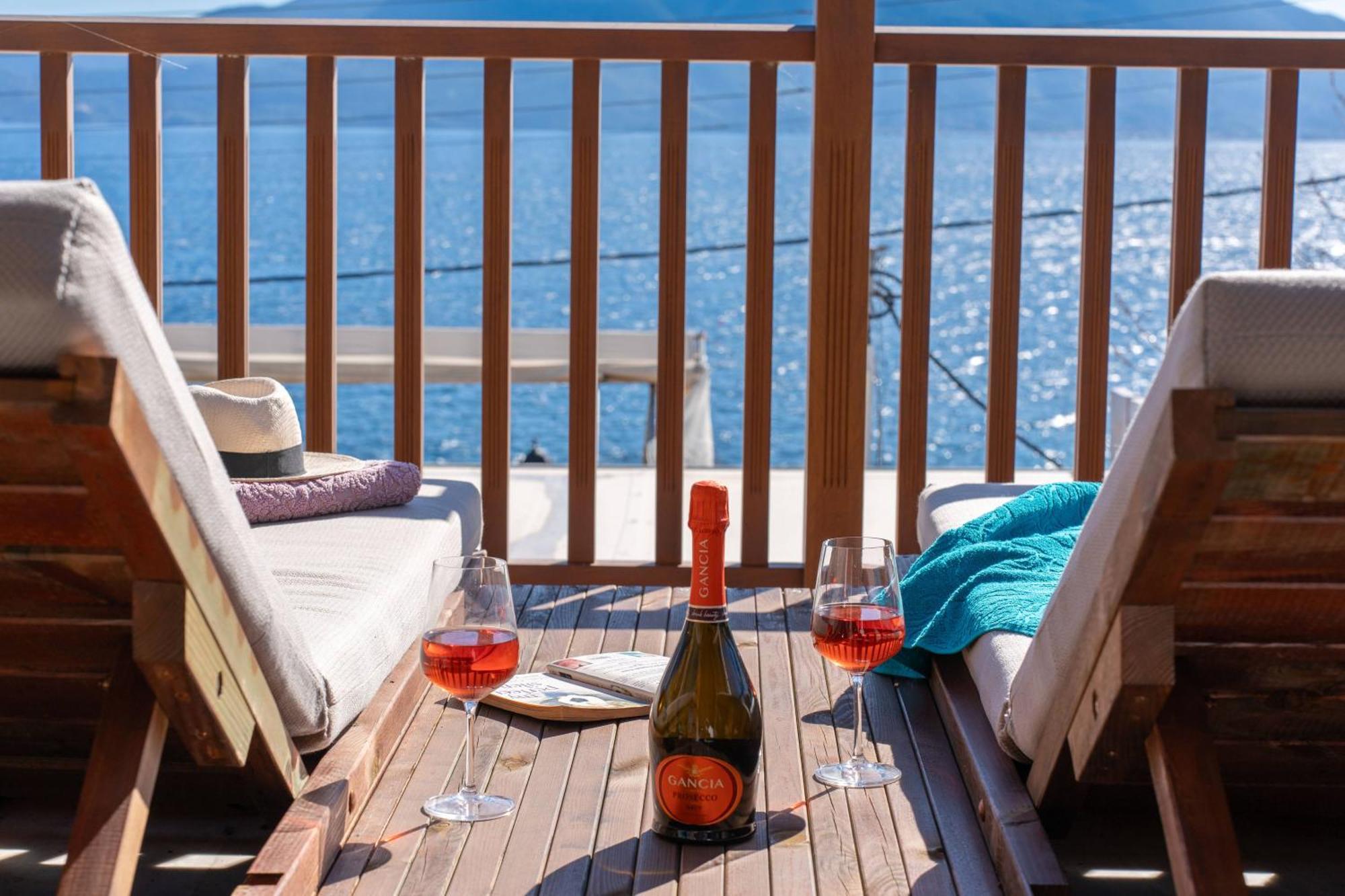 Sea Rock Apartment Agia Efimia Exterior foto